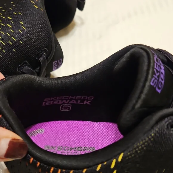 Skechers Black Sneakers with Breathable Mesh and Light Sole - Picture 7 of 9